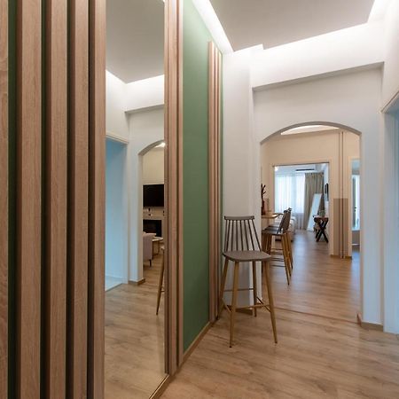 Medluxe Business Apartment Атина Екстериор снимка